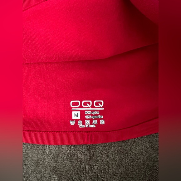 Tops - Picture 3 of 4